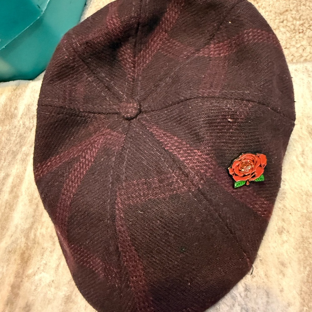 Elegant Black and Burgundy Men's Hat - Picture 2 of 3